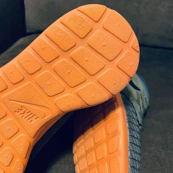 Unique Mint Condition Nike ROSHE Run SneakerBoot Dark Olive Orange Mens 10.5 US - Picture 7 of 9